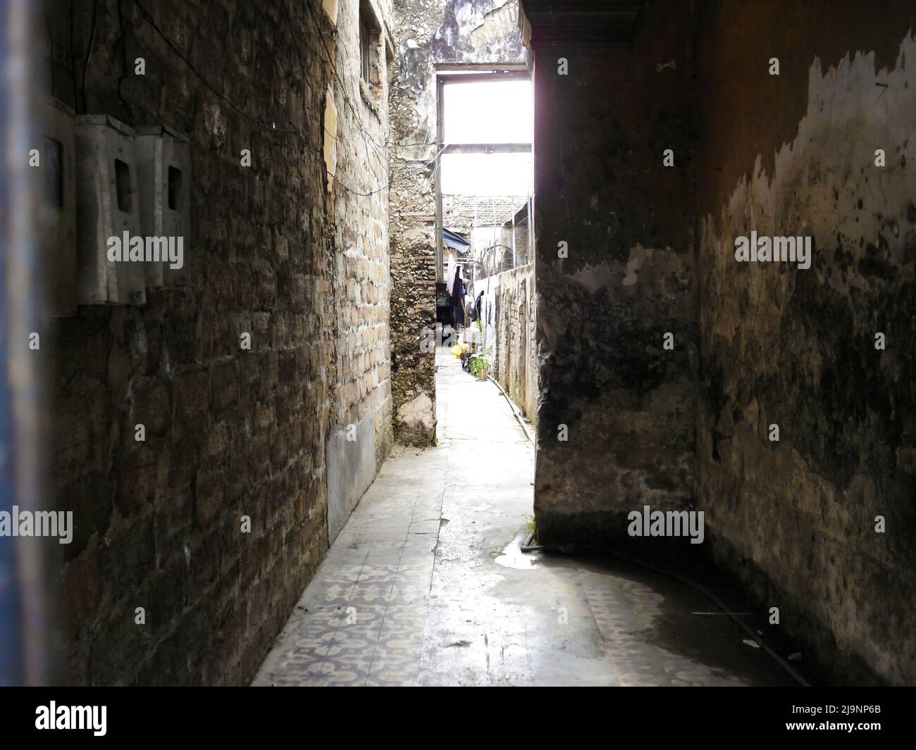 L'altro lato dell'Avana (Cuba), la parte vecchia della città, la parte genuina e non turistica dove vivono le persone comuni. Foto Stock