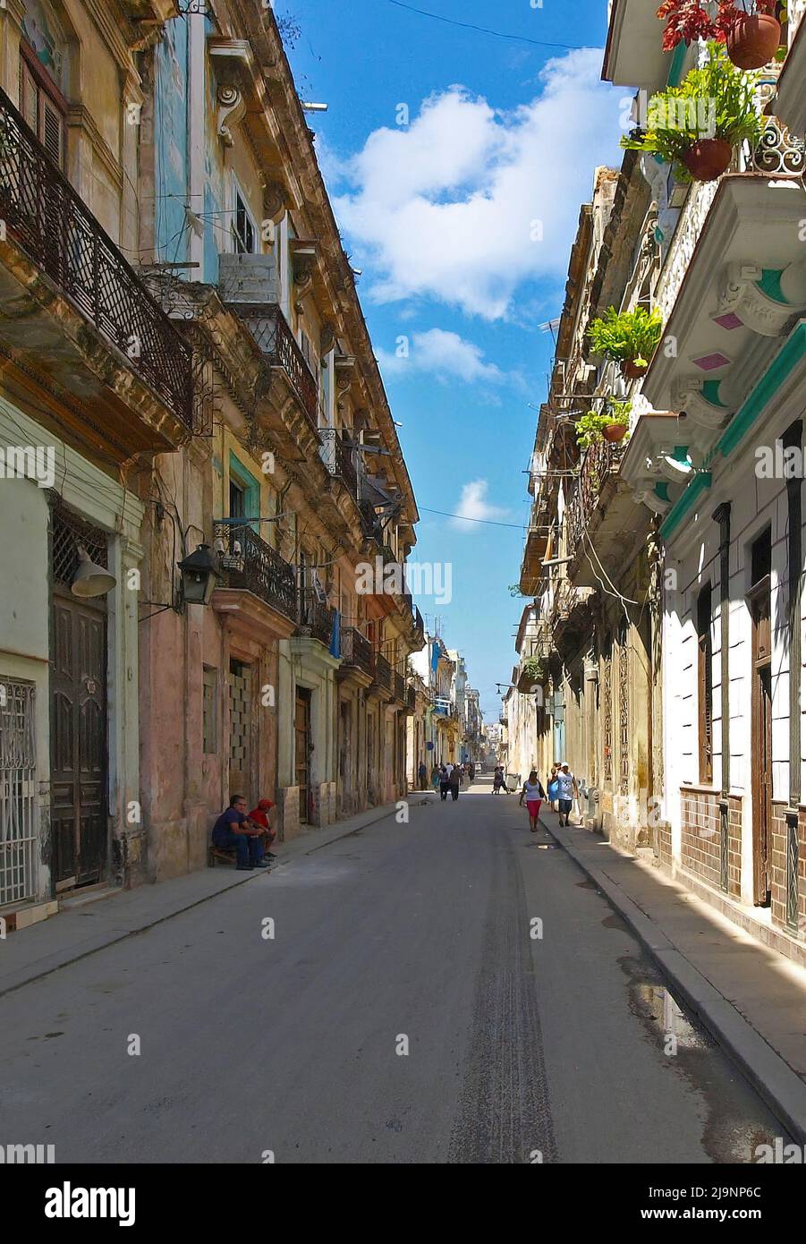 L'altro lato dell'Avana (Cuba), la parte vecchia della città, la parte genuina e non turistica dove vivono le persone comuni. Foto Stock