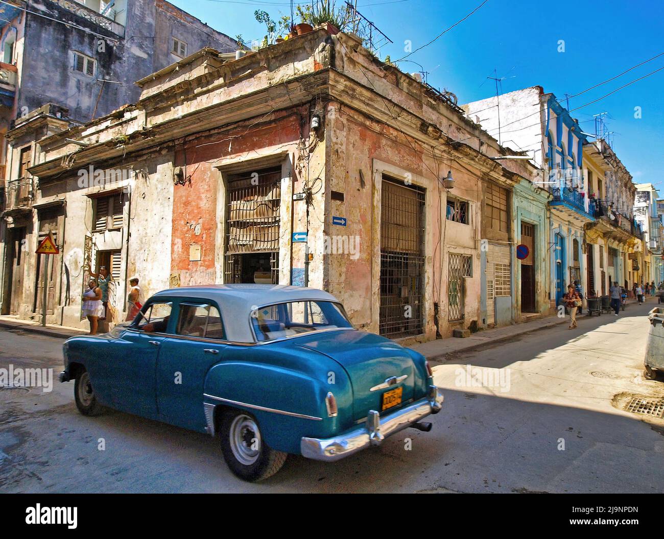 L'altro lato dell'Avana (Cuba), la parte vecchia della città, la parte genuina e non turistica dove vivono le persone comuni. Foto Stock