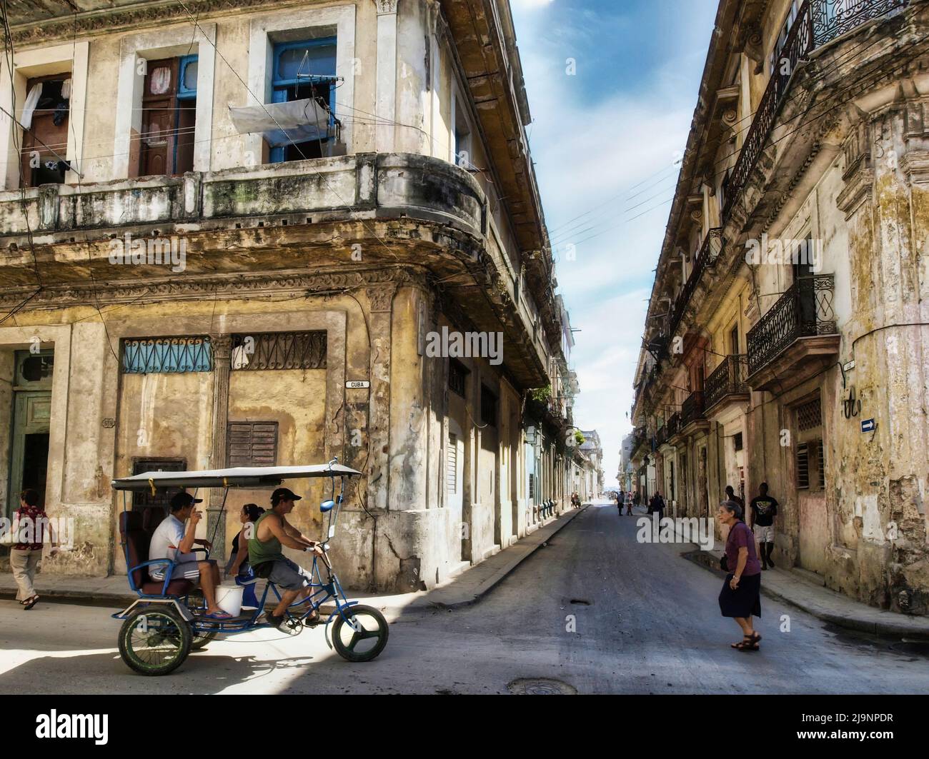 L'altro lato dell'Avana (Cuba), la parte vecchia della città, la parte genuina e non turistica dove vivono le persone comuni. Foto Stock