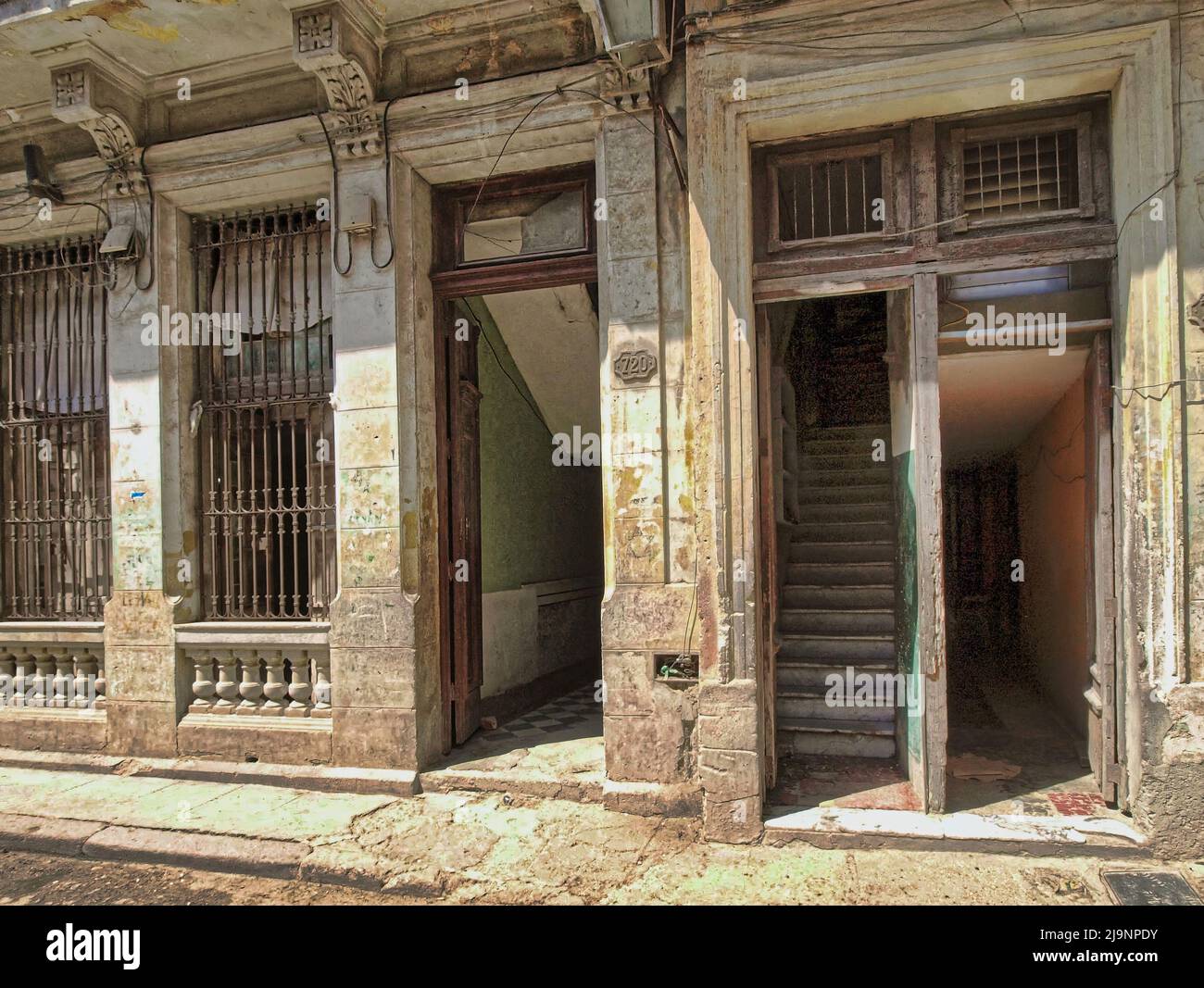 L'altro lato dell'Avana (Cuba), la parte vecchia della città, la parte genuina e non turistica dove vivono le persone comuni. Foto Stock
