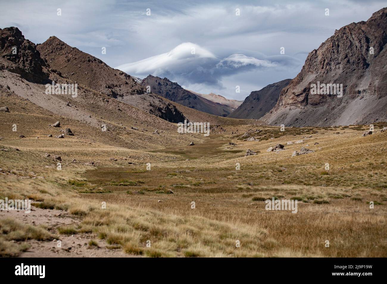 Il sentiero Los Tachos sulle pendici occidentali del complesso vulcanico Domuyo in Argentina Foto Stock