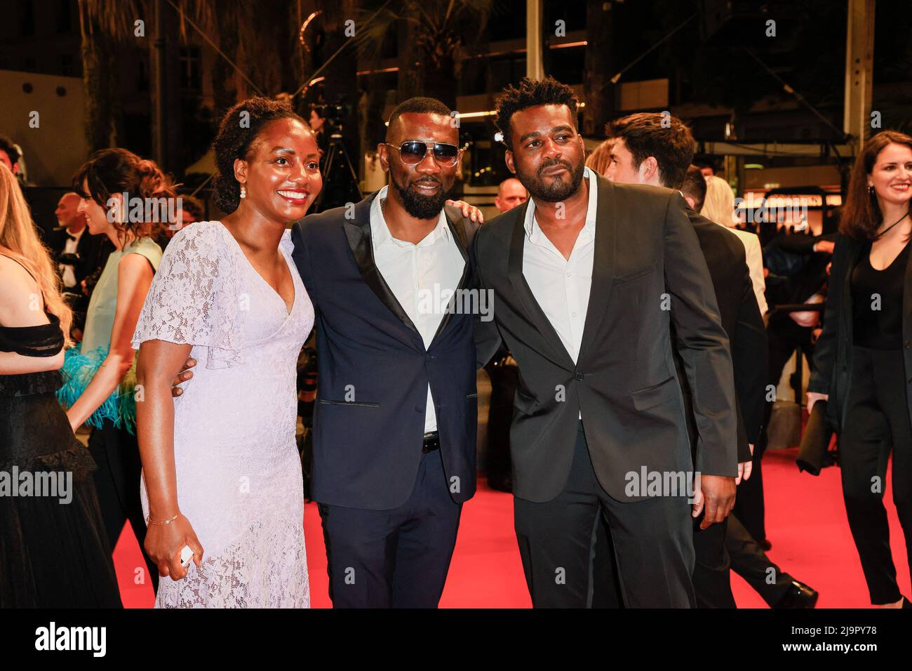 Delegazione di Africa Film Commision partecipa alla proiezione di 'Nostalgia' durante l'annuale festival cinematografico di Cannes 75th al Palais des Festivals il 24 maggio 2022 a Cannes, Francia. Foto di Marco Piovanotto/ABACAPRESS.COM Foto Stock