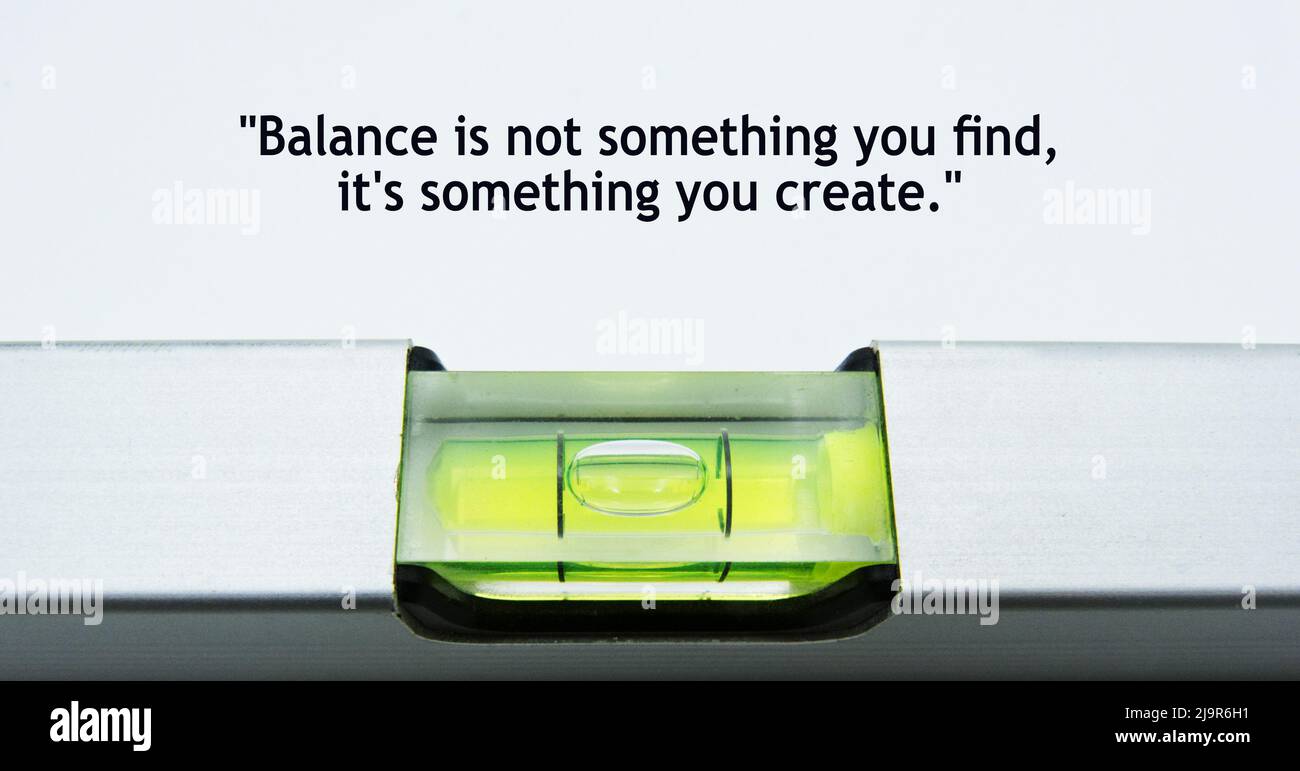 L'equilibrio non è qualcosa che trovi, è qualcosa che crei. Citazione motivazionale e ispiratrice. Foto Stock