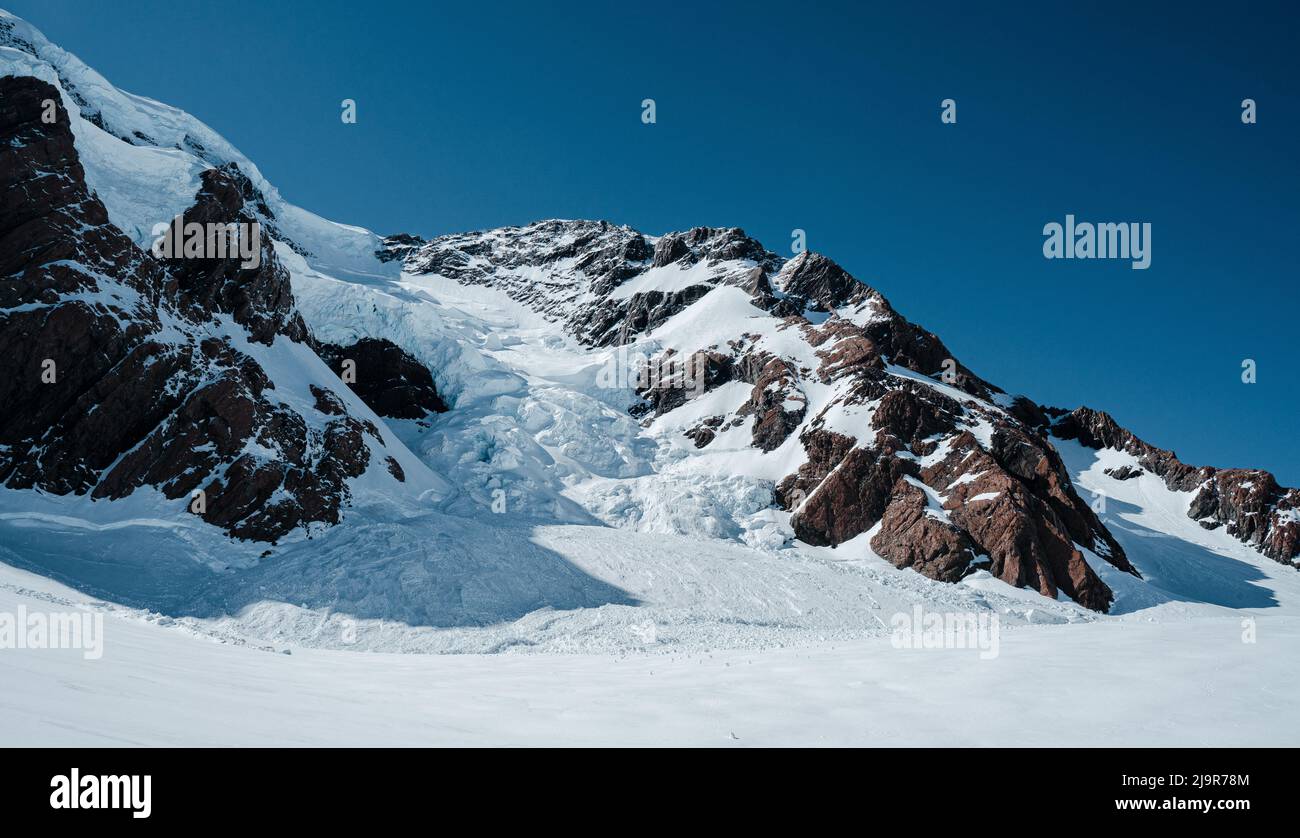 Porter col e N.W. Cresta di Mt Cook. Uno dei tanti sentieri per la Grande Traversata di Mt Cook. Foto Stock