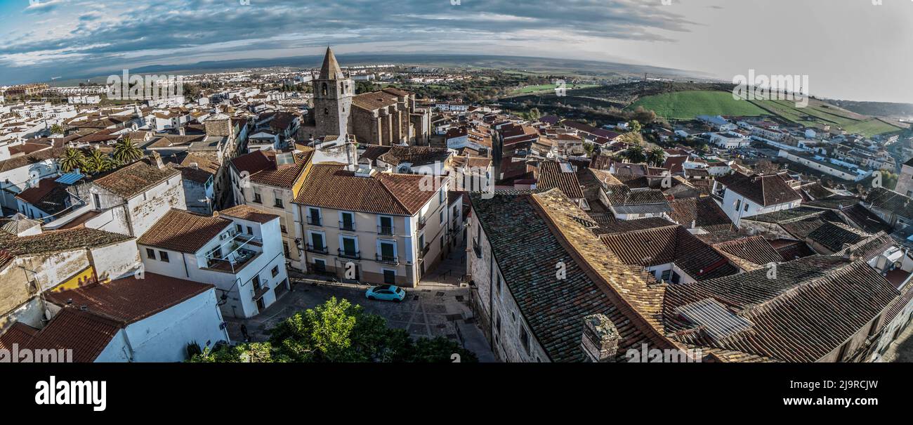Complesso urbano di Caceres. Vista aerea del quartiere storico. Panoramica, Estremadura, Spagna Foto Stock