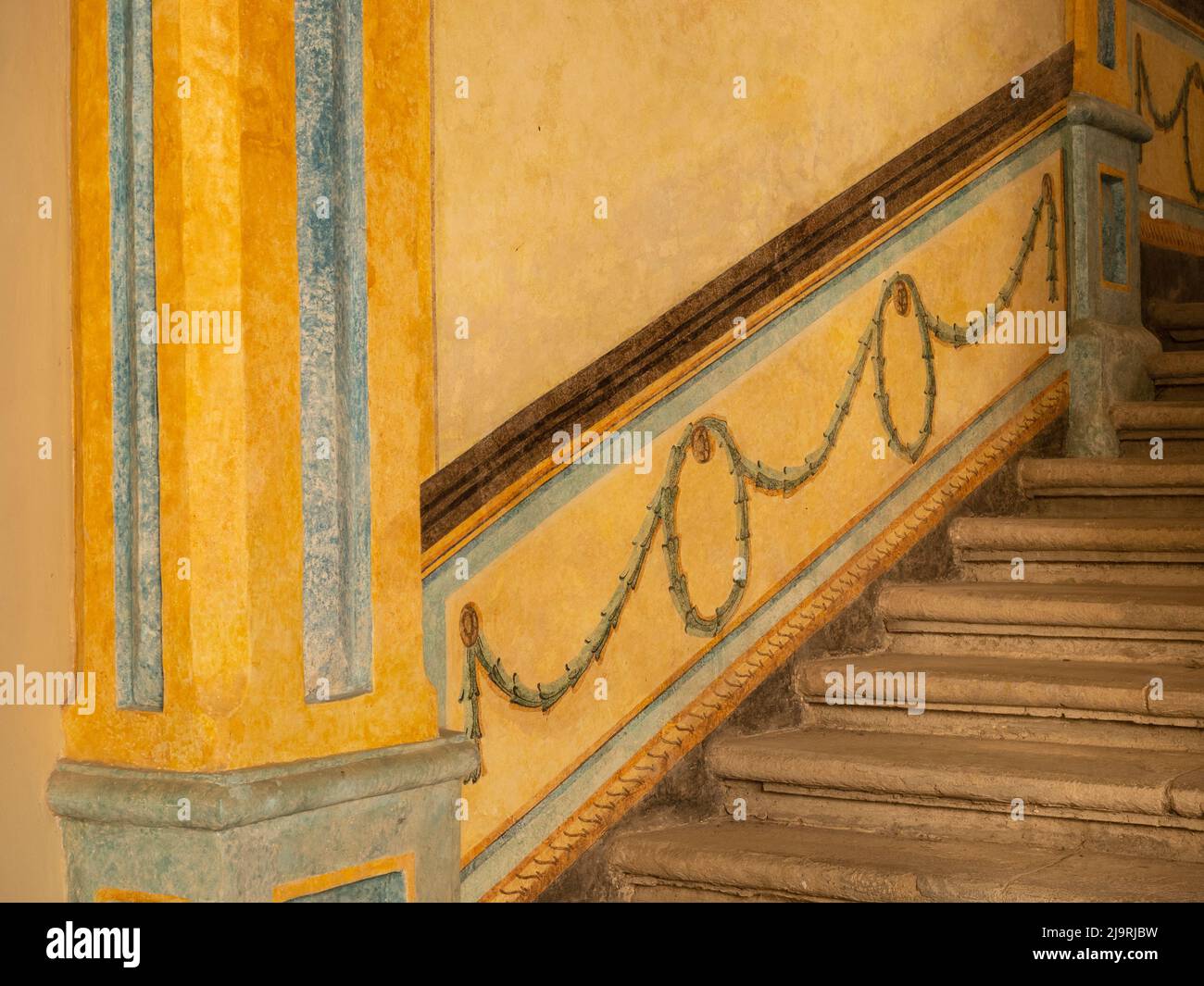 Cuba, l'Avana, l'Avana Vieja, patrimonio dell'umanità dell'UNESCO, all'interno di un palazzo coloniale Foto Stock