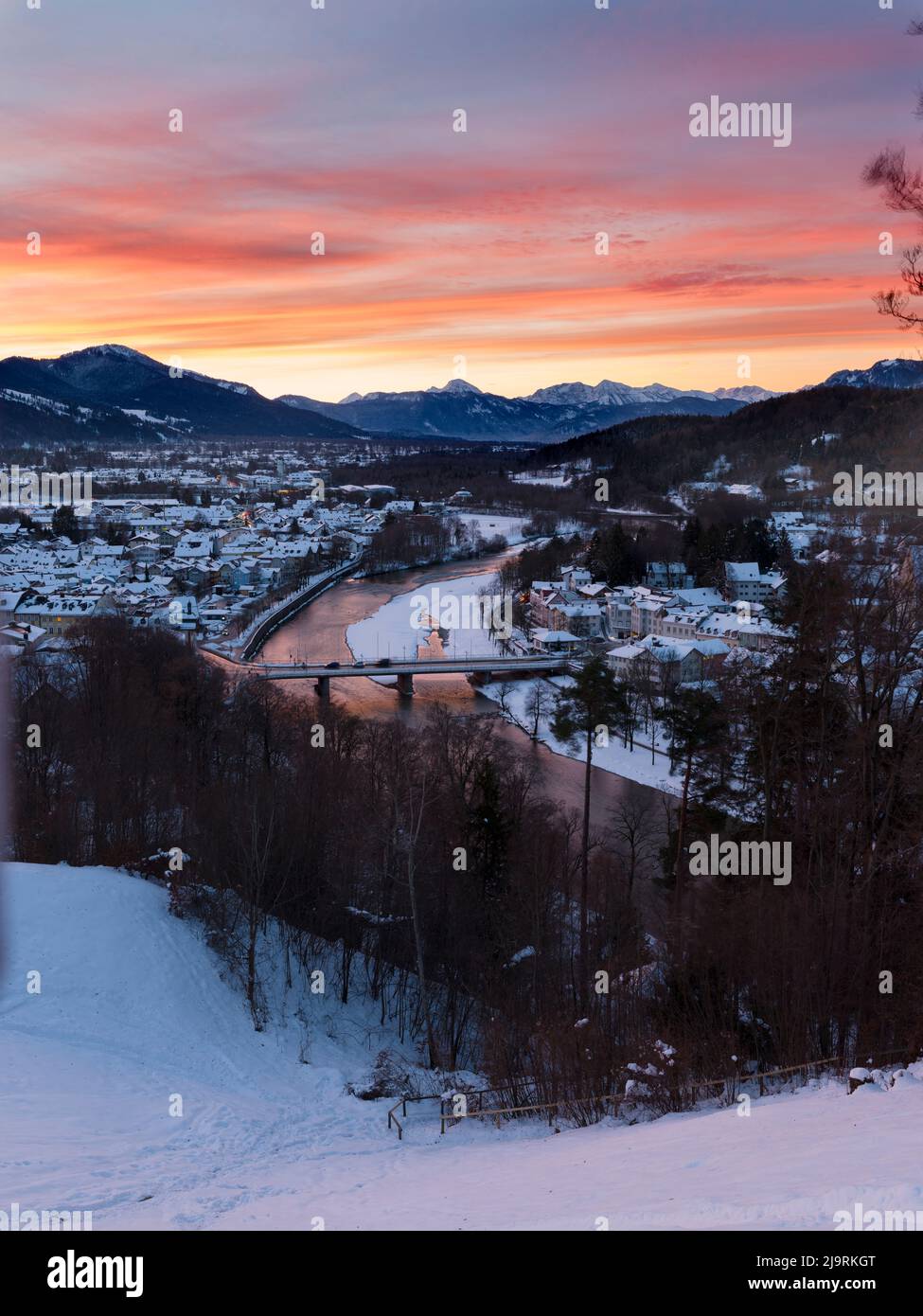 Bad Tolz durante l'inverno, alba. Germania, Baviera Foto Stock