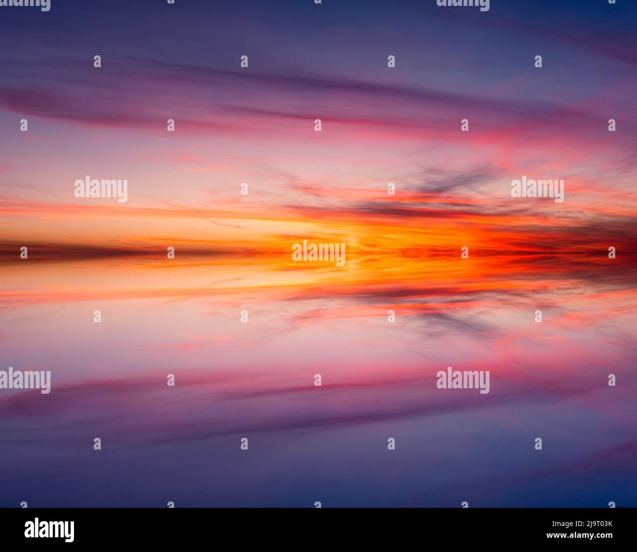 Riflessione specchio al tramonto sul lago Harney al tramonto, Florida Foto Stock