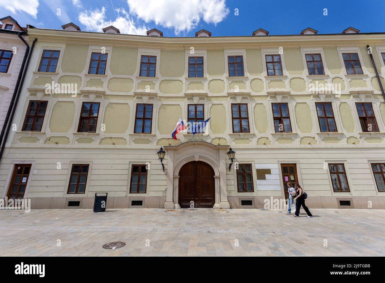 Bratislava, Slovacchia - 05 21 2022: Palazzo del Vice Governatore a Bratislava in una giornata di sole. Foto Stock