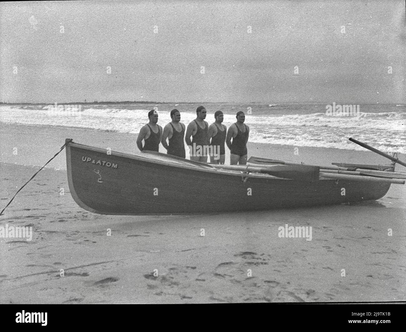 Sam Hood - lancio del nuovo Stockton Surf Boat Up and Atom - 1952 Foto Stock