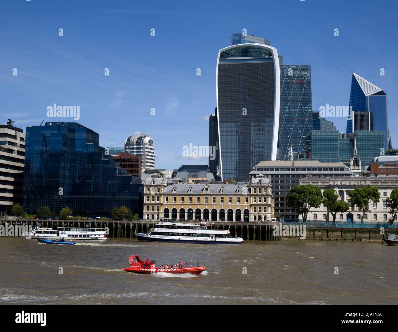 Gli edifici iconici del Tamigi nella City di Londra Foto Stock
