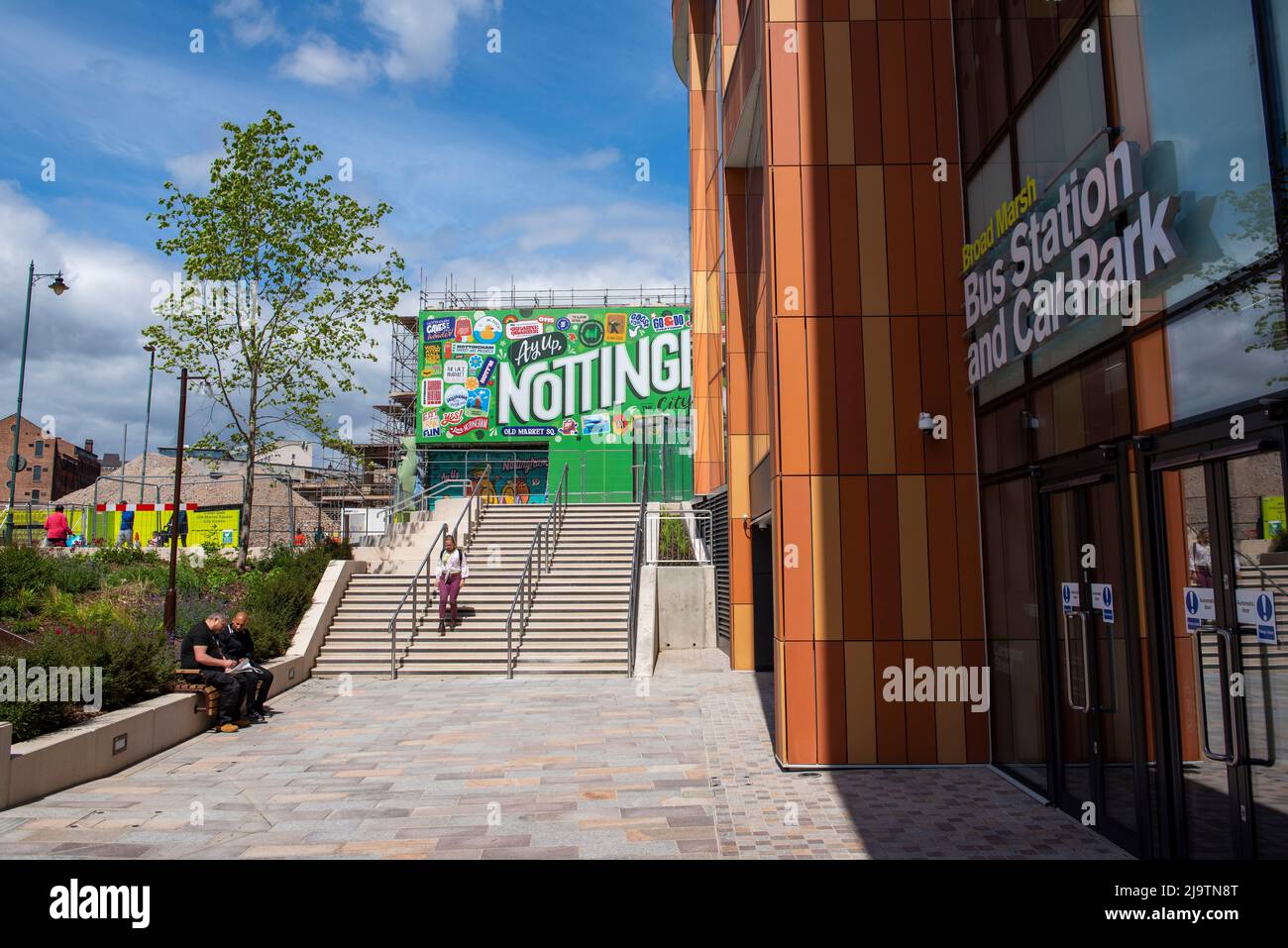 Carrington Street e l'ingresso al passaggio pedonale per Lister Gate nel centro di Nottingham 2022 maggio, Nottinghamshire Inghilterra UK Foto Stock