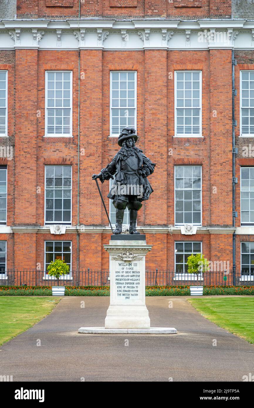 Statua del re Guglielmo III d'Orange sui terreni di Kensington Palace, Kensington, Londra, Inghilterra, Regno Unito Foto Stock