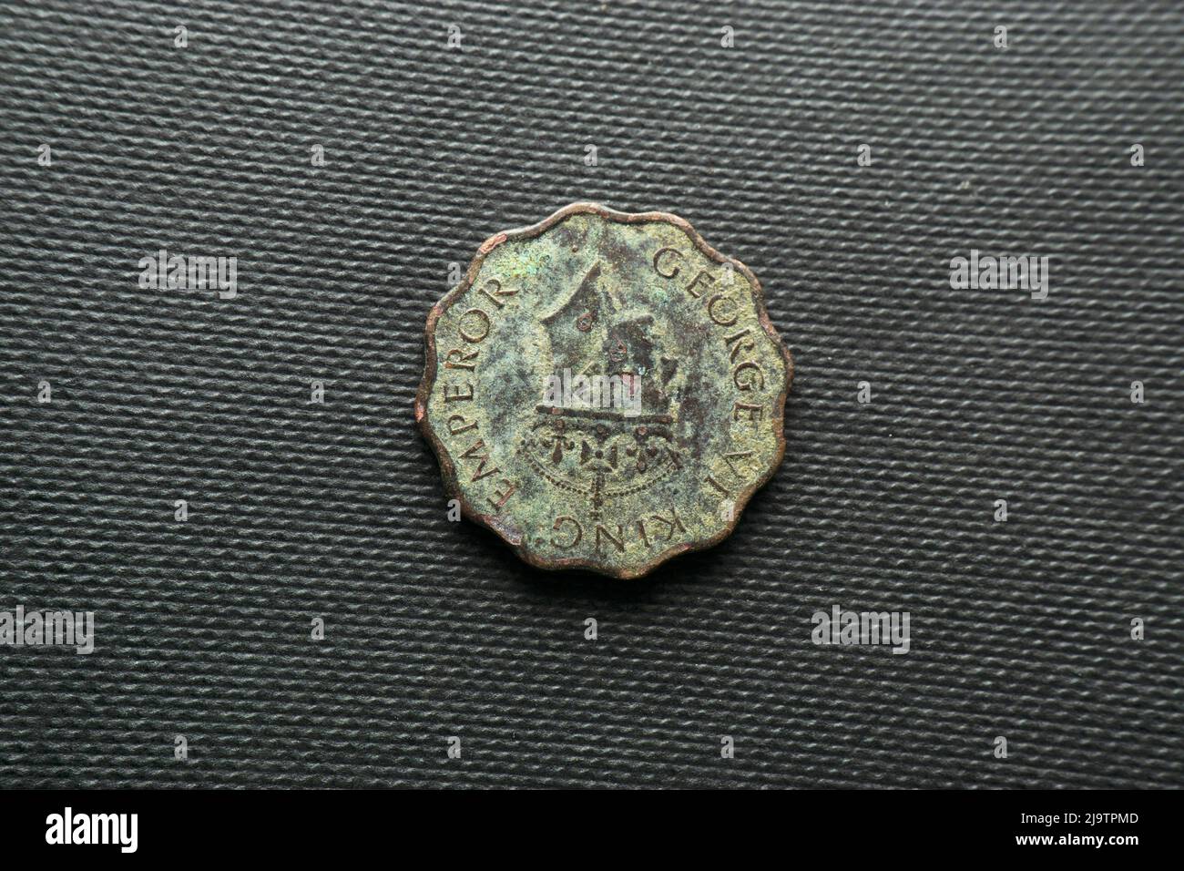 1 Anna moneta indiana datata 1945, Back view, British, King George VI, Nickel Ottone Foto Stock
