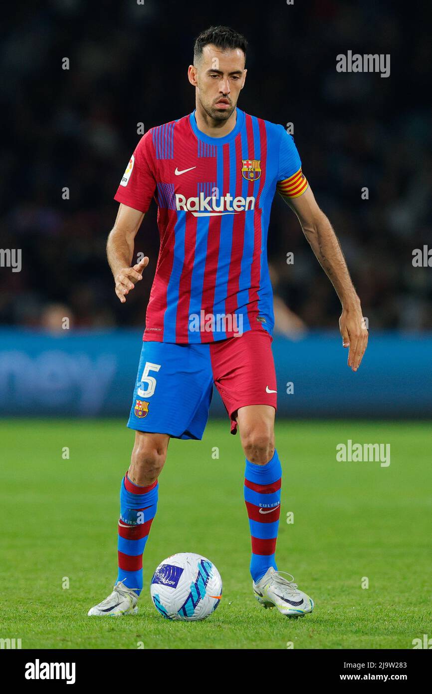 Sydney, Australia. 25th maggio 2022. Sergio Busquets di Barcellona controlla la palla durante la partita amichevole tra La A League All-Stars e il FC Barcelona all'Accor Stadium di Sydney il 25 maggio 2022. Foto di Peter Dovgan. Solo per uso editoriale, licenza richiesta per uso commerciale. Nessun utilizzo nelle scommesse, nei giochi o nelle pubblicazioni di un singolo club/campionato/giocatore. Credit: UK Sports Pics Ltd/Alamy Live News Foto Stock