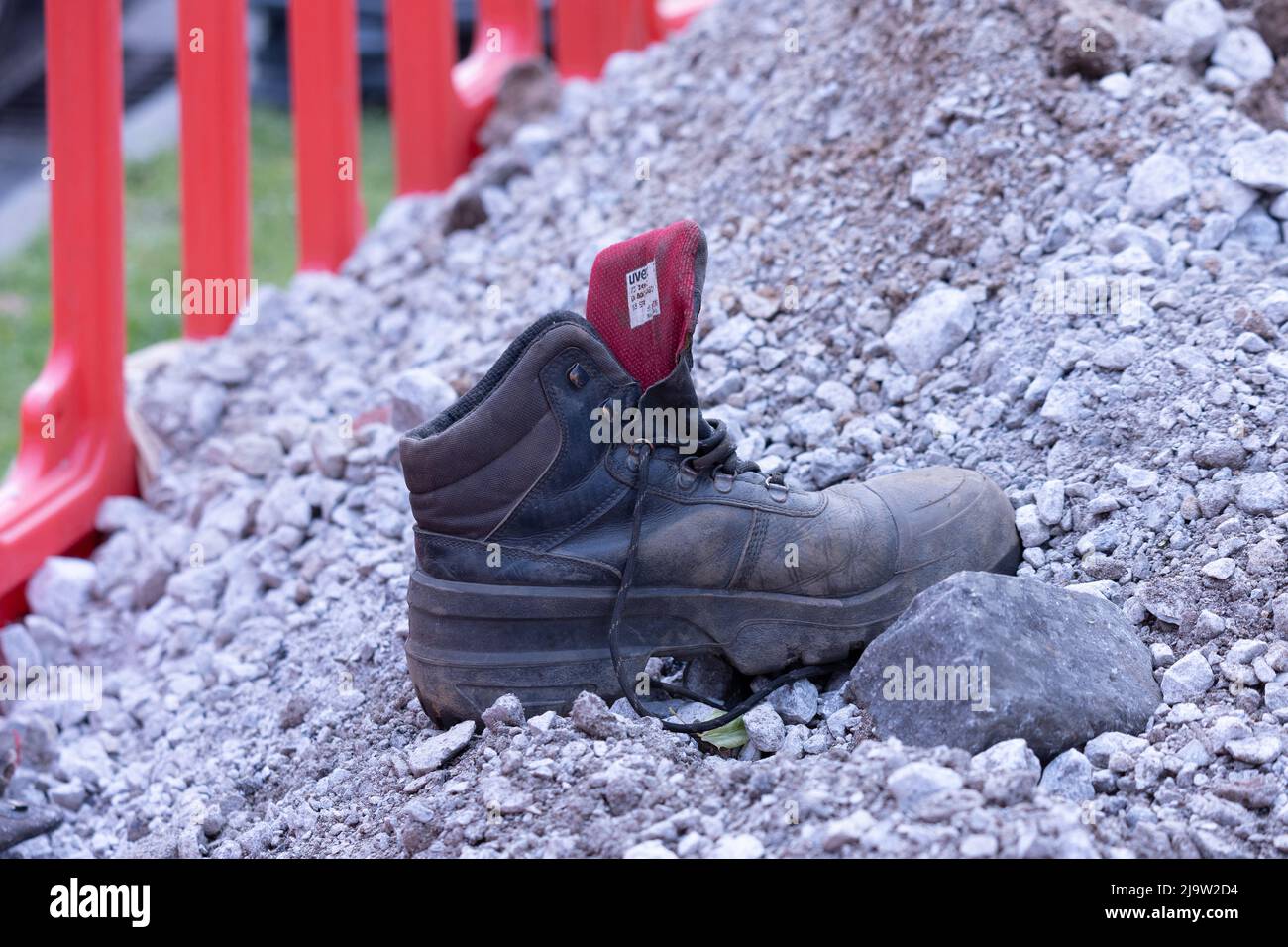 scarpa da trekking su macerie Foto Stock