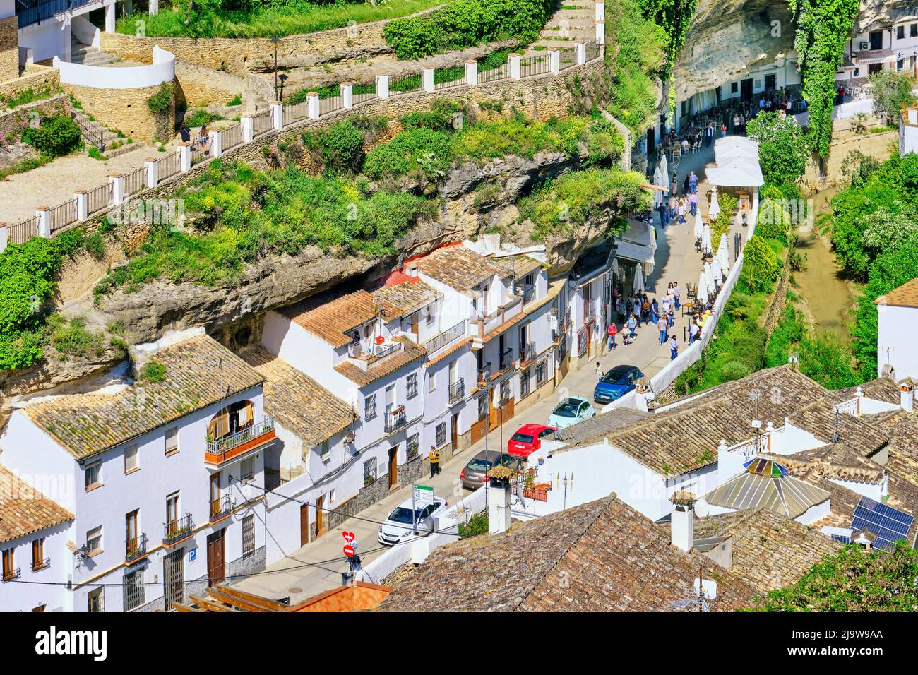 Troglodita case grotta di Setenil de las Bodegas, Andalusia. Spagna Foto Stock