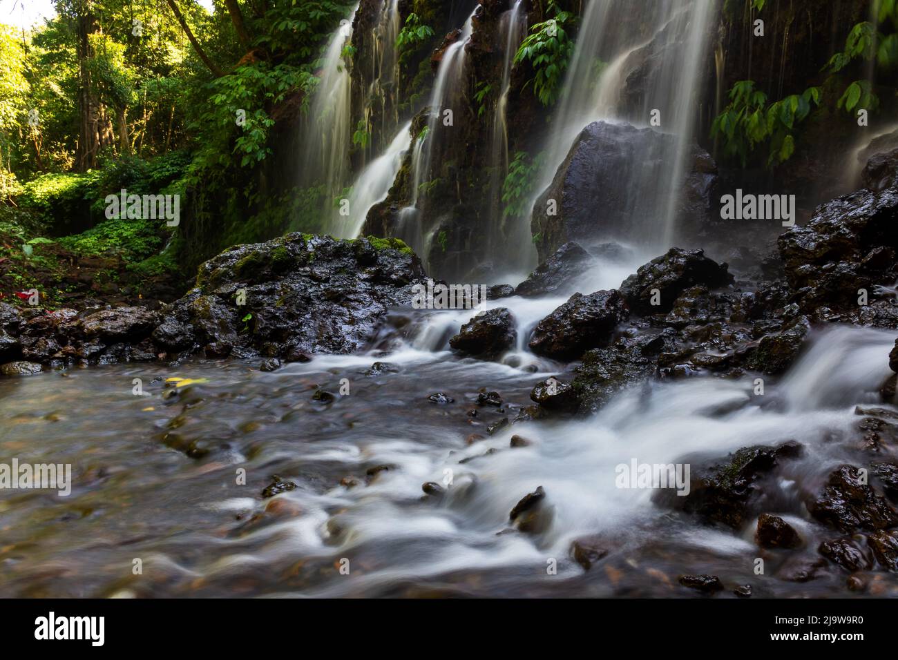 La bella cascata Banyu Wana Amertha si trova a Wanagiri, Buleleng Bali Foto Stock