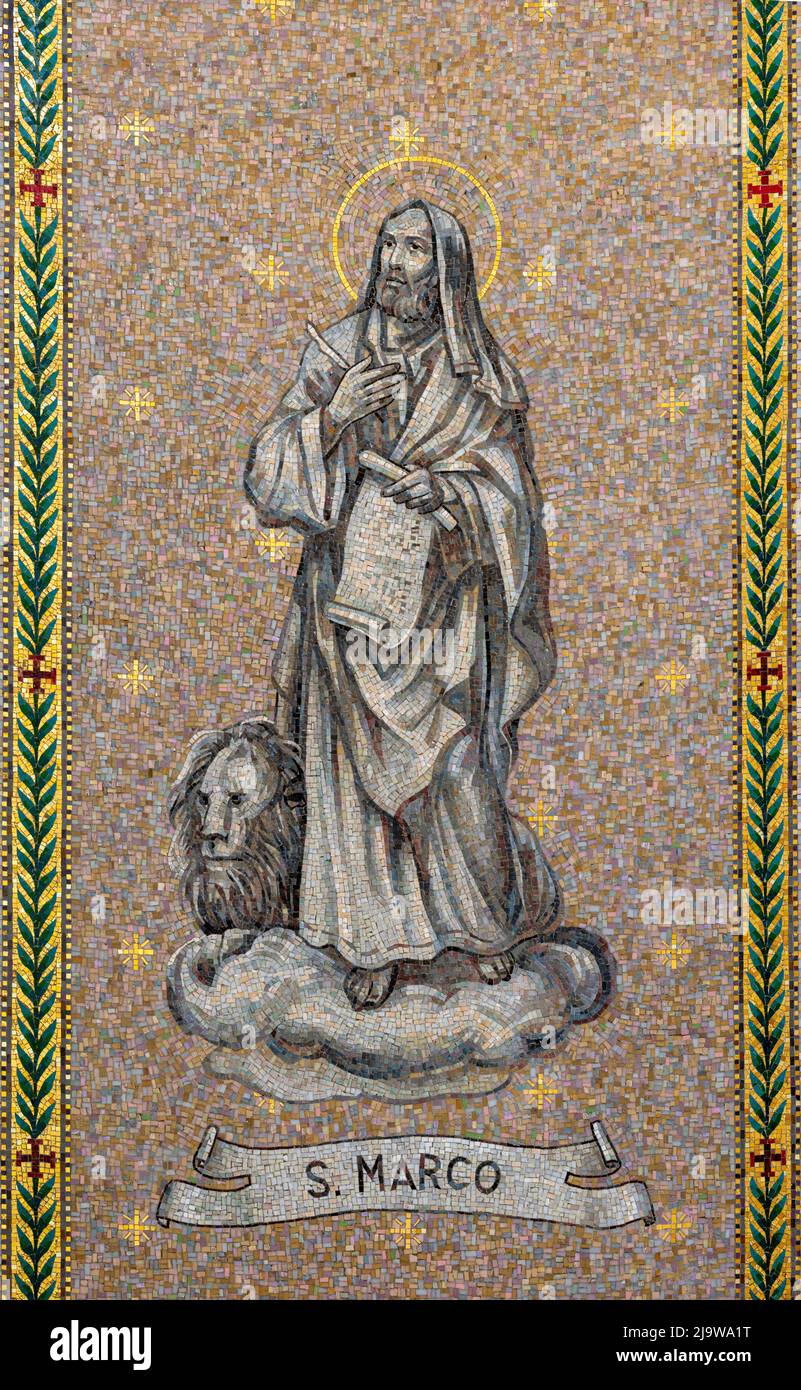 BARI, ITALIA - 3 MARZO 2022: Il mosaico di San Marco Evangelista nella chiesa Chiesa di San Antonio dall'anno 1987. Foto Stock