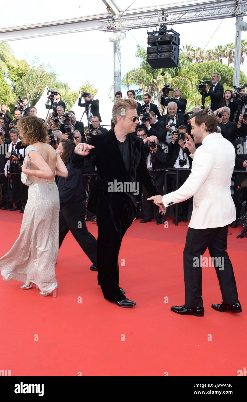 24 maggio 2022, CANNES, Francia: CANNES, FRANCIA - MAGGIO 24: (Da L a R) membri della Giuria "un certain Regard": Valeria Golino, Benjamin Biolay, Edgar Ramirez, Joanna Kulig e Debra Granik partecipano alla proiezione della celebrazione del 75th anniversario di ''The Innocent (l'Innocent)'' durante il festival annuale del cinema di Cannes 75th al Palais des Festivals il 24 maggio 2022 a Cannes, Francia. (Credit Image: © Frederick Injimbert/ZUMA Press Wire) Foto Stock