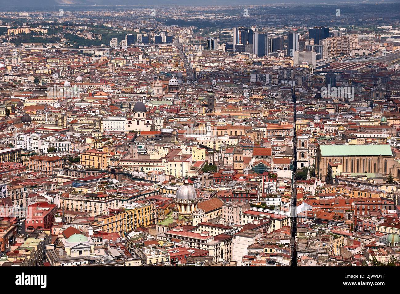 La strada cieca Via Benedetto Croce, poi Via s. Biagio dei Liberai a Via Vicaria corre quasi come un coltello attraverso il Centro Antico Foto Stock