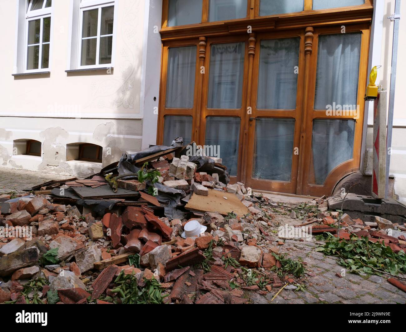 Il 20 maggio, il tornado aveva causato un percorso di distruzione di 300 metri di larghezza e di cinque chilometri lungo tutta la città di Paderborn. 43 persone sono state ferite Foto Stock