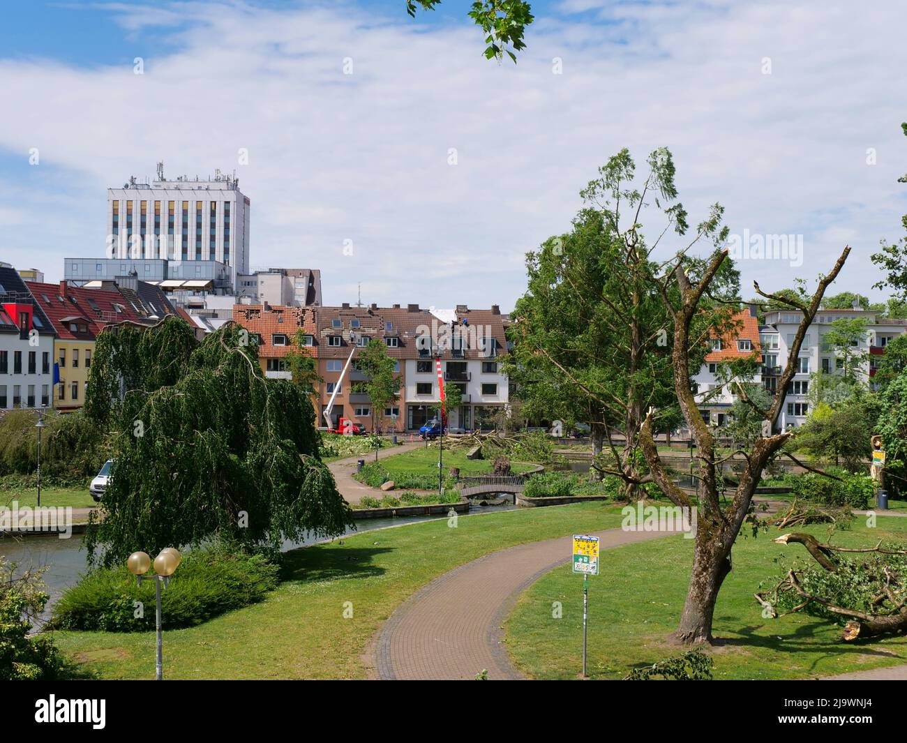 Il 20 maggio, il tornado aveva causato un percorso di distruzione di 300 metri di larghezza e di cinque chilometri lungo tutta la città di Paderborn. 43 persone sono state ferite Foto Stock