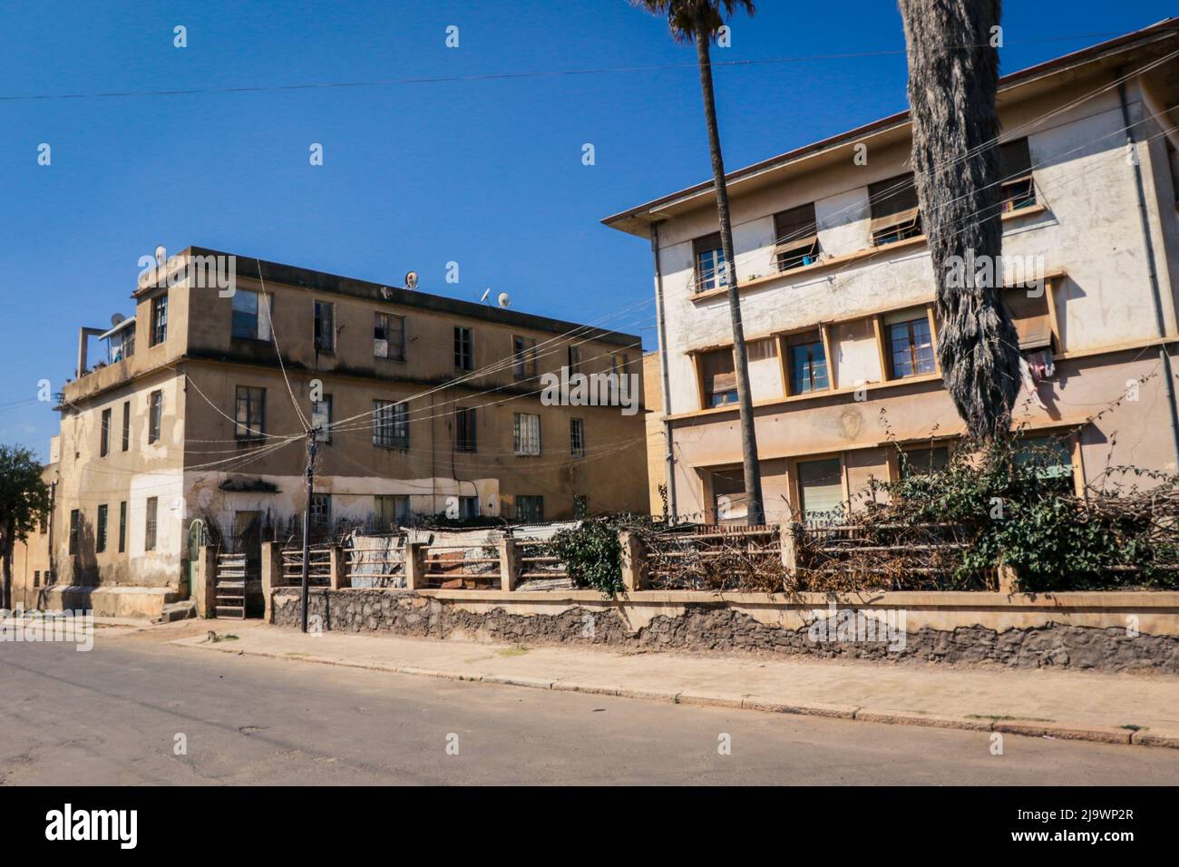 Le strade della capitale e gli edifici Vista nel giorno del sole Foto Stock