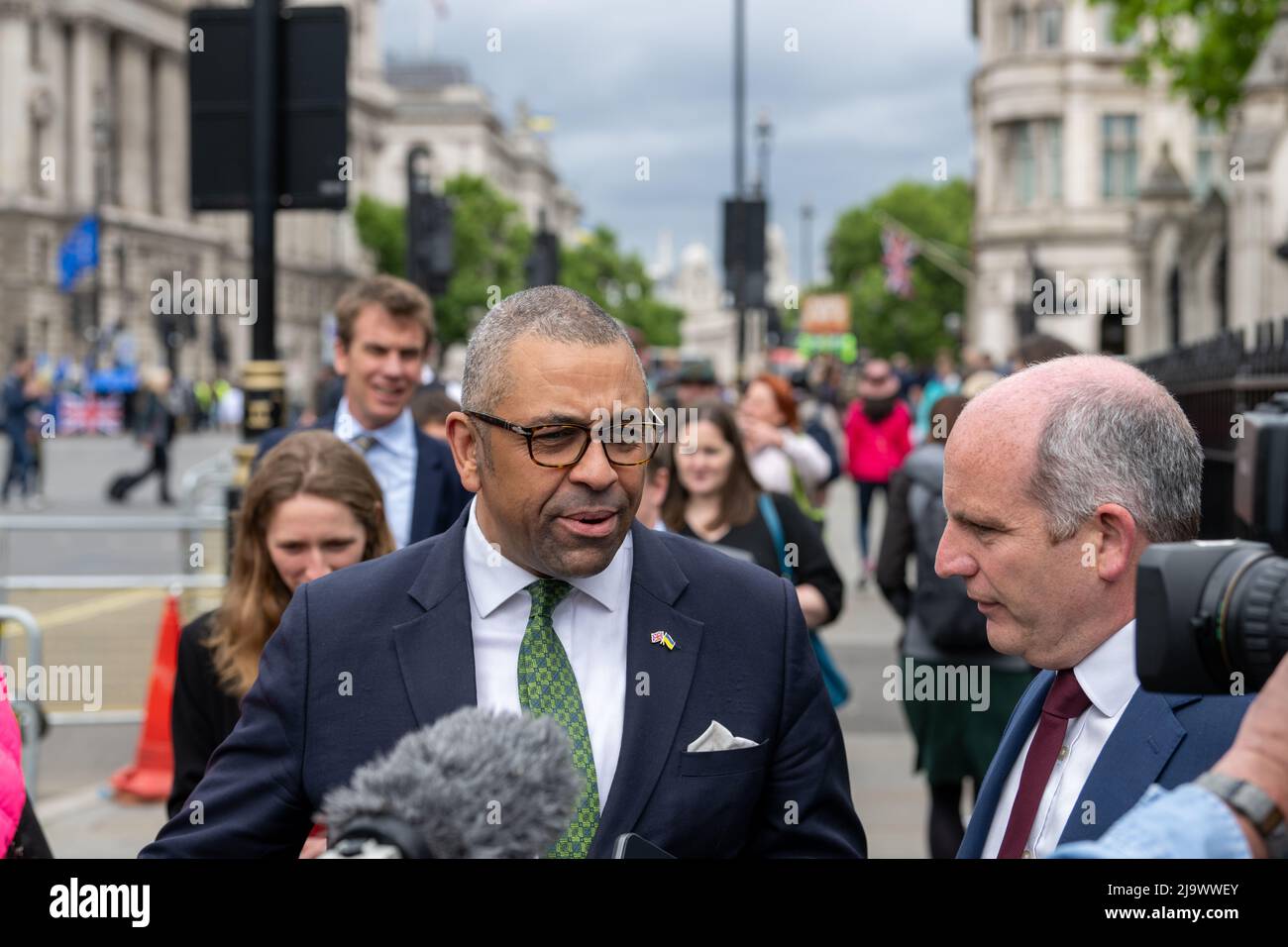 Londra, Regno Unito. 25th maggio 2022. MP's Outside the House of Commons il giorno in cui il rapporto Partygate comunicato foto abilmente James MP per Braintree e Ministro di Stato per l'Europa e il Nord America credito: Ian Davidson / Alamy Live News Foto Stock