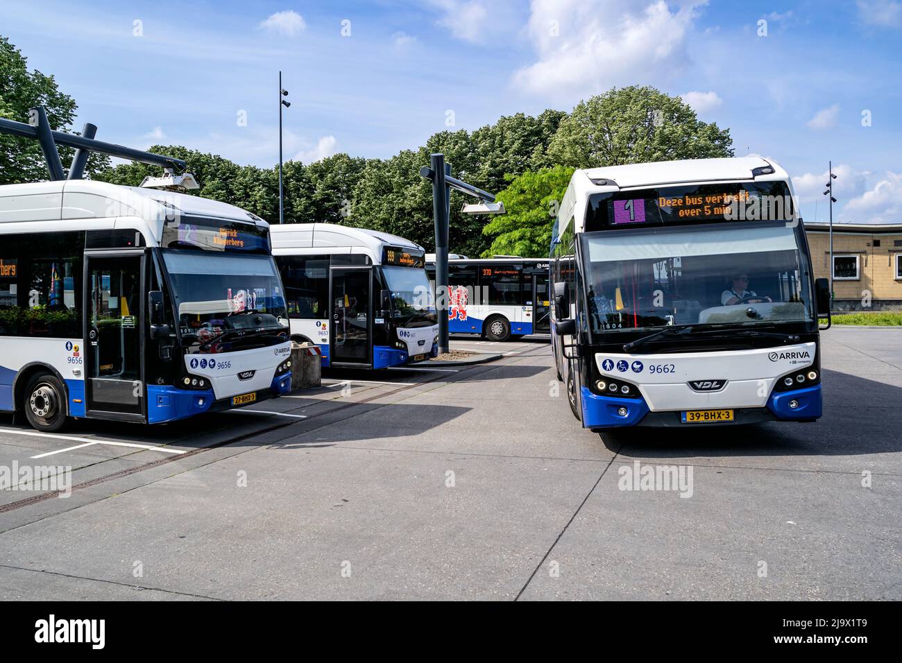 Arriva Limburg VDL Citea LLE-99 Bus elettrico alla stazione centrale di Venlo Foto Stock