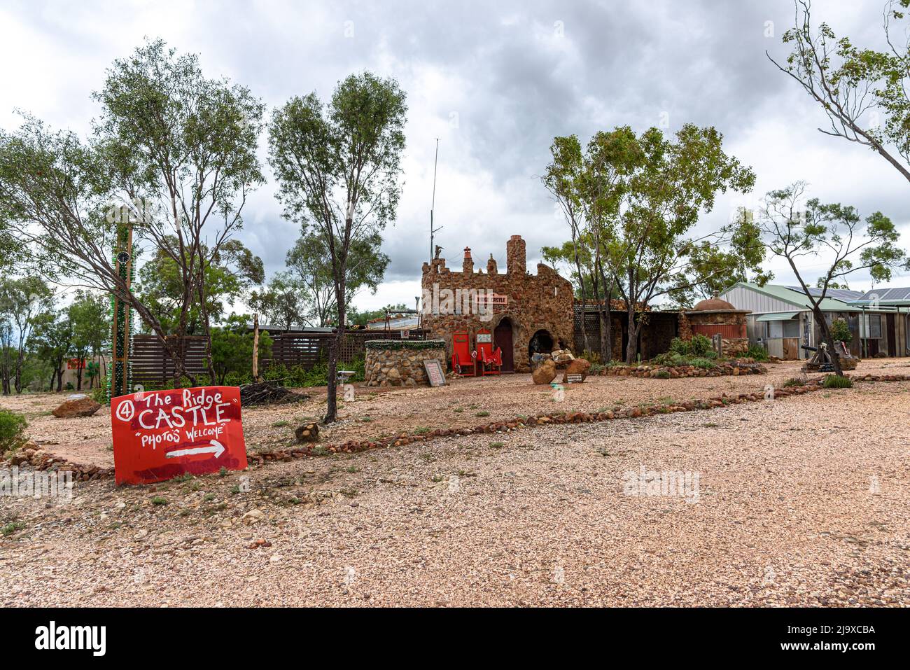 Tour esploratore del castello di Ridge sulla porta dell'auto rossa a Lightning Ridge, nuovo Galles del Sud Foto Stock