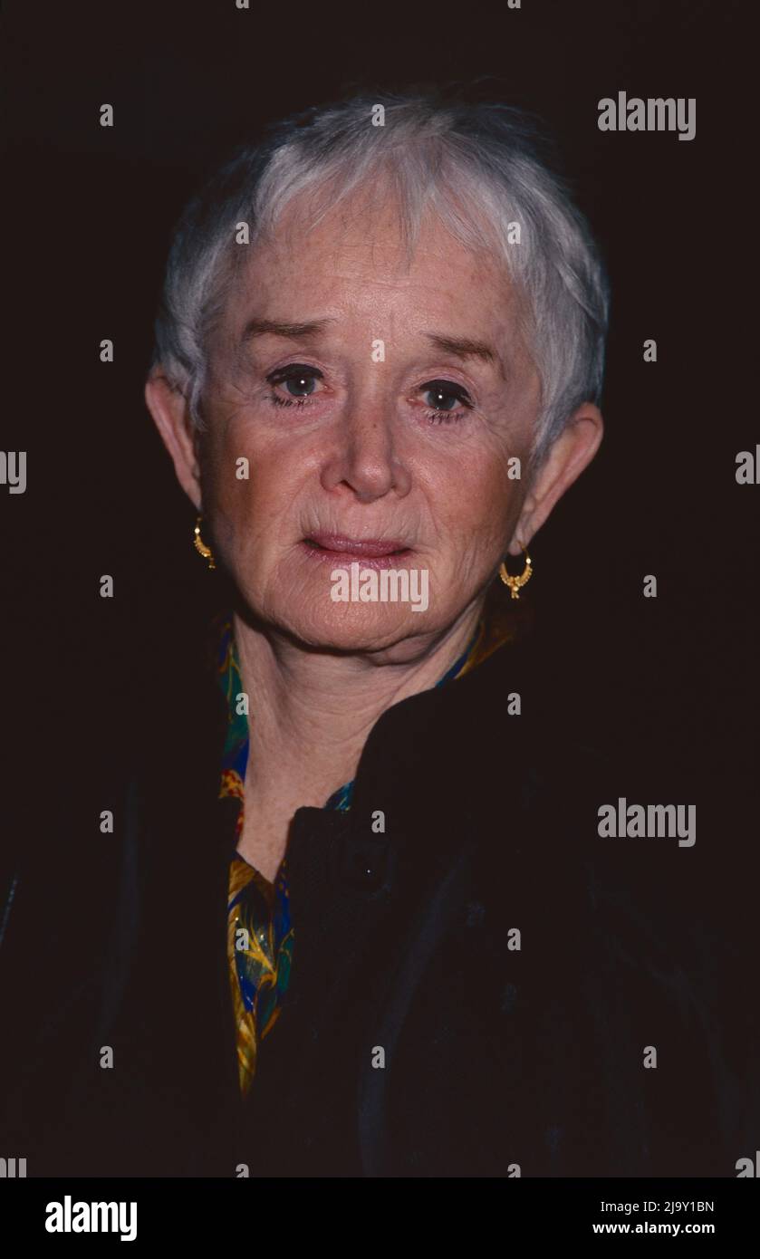 Barbara Barrie partecipa alla serata di apertura di "Elaine Stritch at Liberty" al Neil Simon Theatre di New York il 21 febbraio 2002. Photo Credit: Henry McGee/MediaPunch Foto Stock