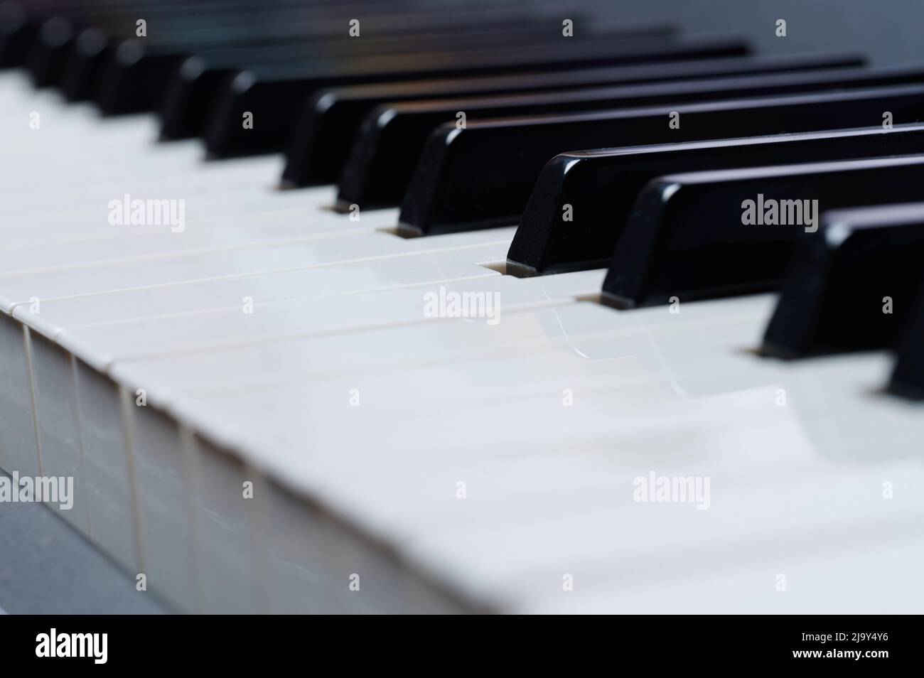 Tasti pianoforte in bianco e nero vista ravvicinata macro Foto Stock
