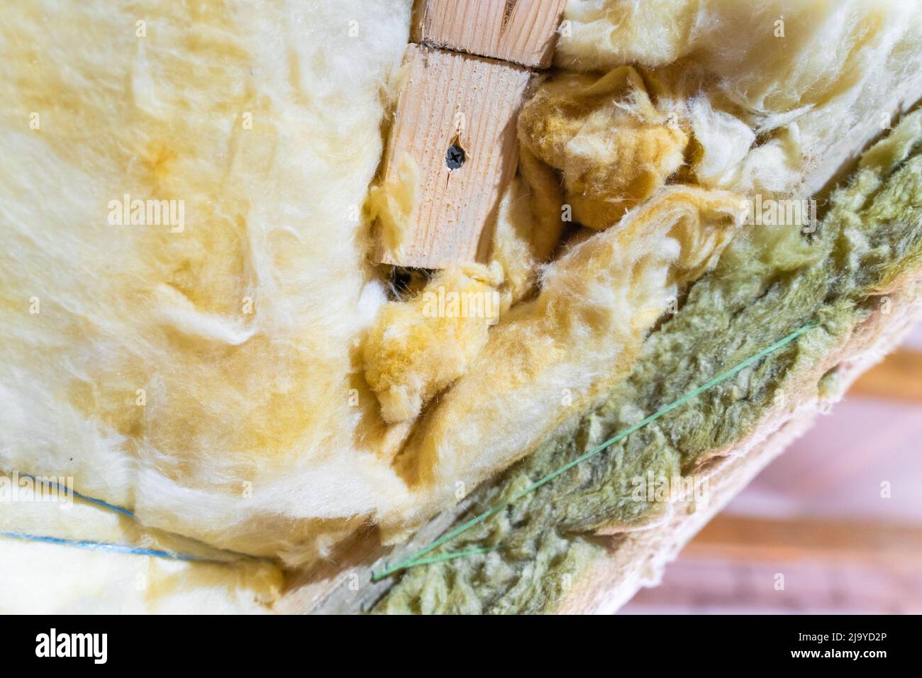 Primo piano dell'isolamento in lana di vetro e lana minerale Foto Stock