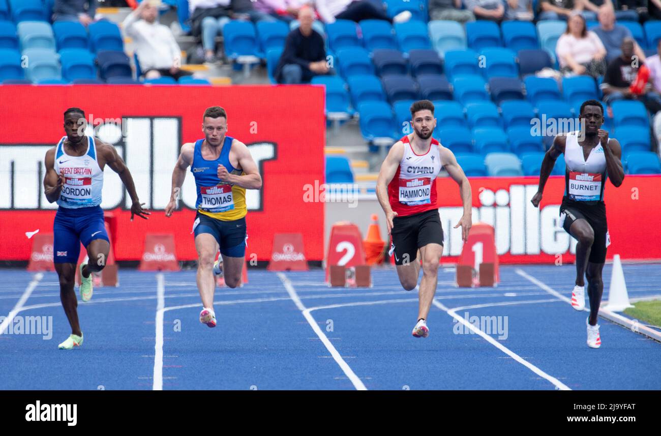 Gordon Scott, Adam Thomas, Dewi Hammond e Taymir Burnet gareggiano nella gara maschile del 100m B alla Birmingham Diamond League, Birmingham Inghilterra, per M Foto Stock