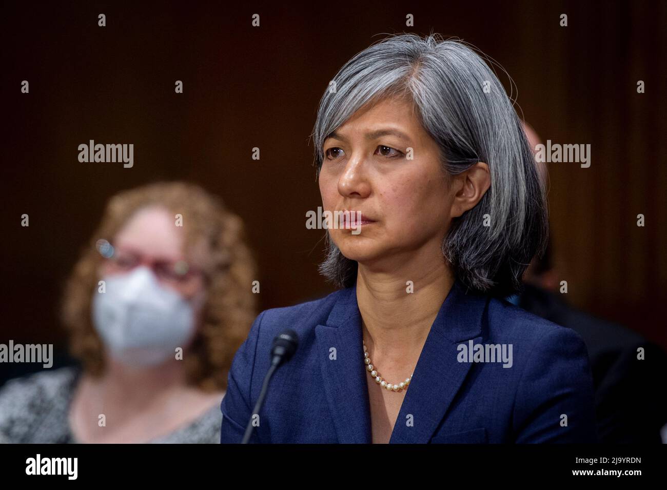 Nina Nin-Yuen Wang compare davanti ad un Comitato del Senato sull'udienza giudicaria per la sua nomina ad essere giudice del Distretto degli Stati Uniti per il Distretto del Colorado, nell'edificio dell'Ufficio del Senato di Dirksen a Washington, DC, USA, mercoledì 25 maggio, 2022. Foto di Rod Lammey/CNP/ABACAPRESS.COM Foto Stock