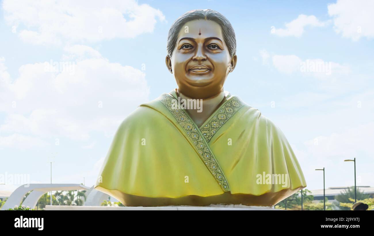 Statua di Srimati Jayalitha Ji, Amma a Marina Beach, Chennai, Tamilnadu, India ex ministro capo del Tamil Nadu Foto Stock