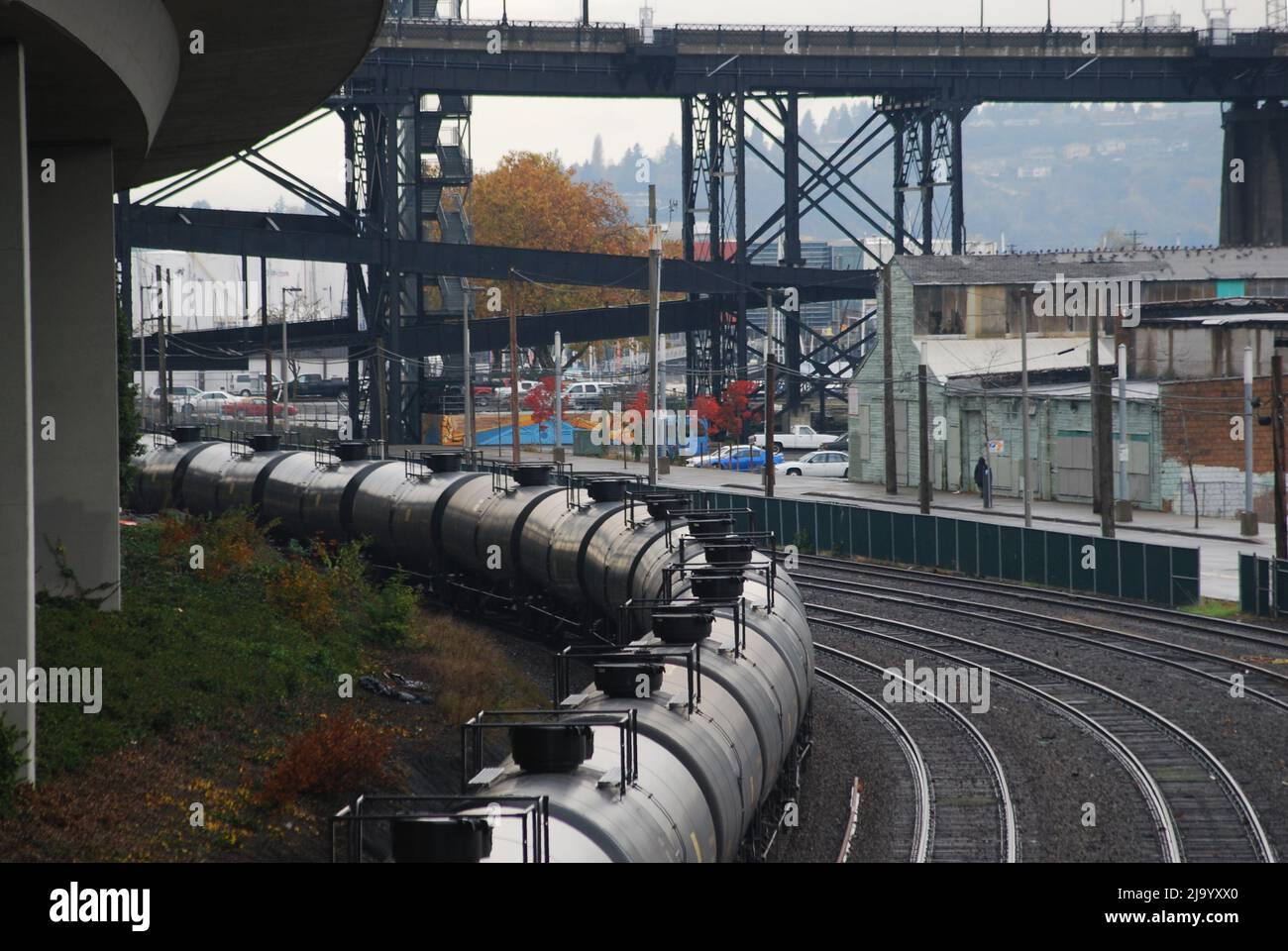 Treno del petrolio sulla sua strada per la raffineria Foto Stock