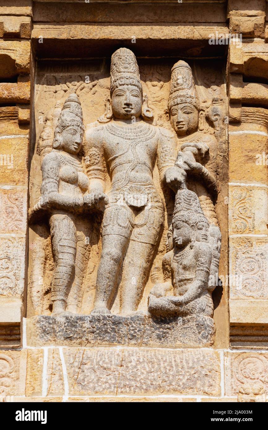 Scultura di Lord RAM, Lakshman e Sita con Lord Brahma, su Gopuram del Tempio di Nataraja, Chidambaram, Tamilnadu, India Foto Stock