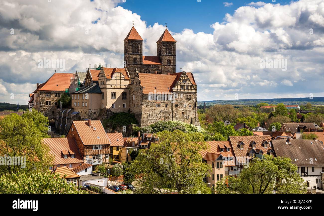 Medievale Quedlinburg città e castello, a nord delle montagne Harz. Sassonia-Anhalt, Germania Foto Stock
