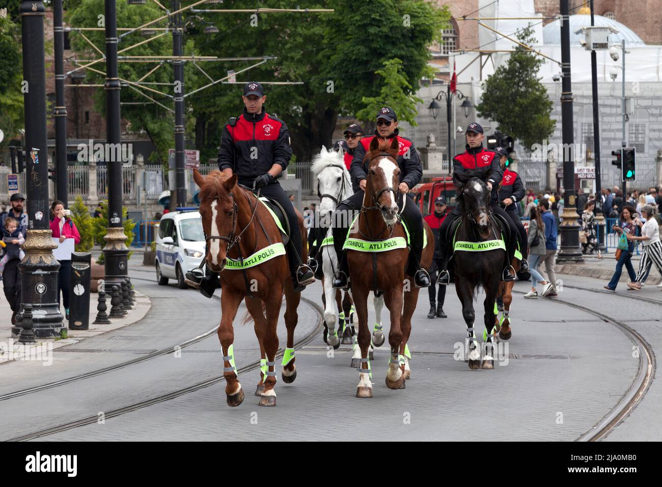 Istanbul, Turchia - Maggio 09 2019: Ufficiali di polizia montati dalla polizia equestre di Istanbul (Istanbul atli polis). Foto Stock