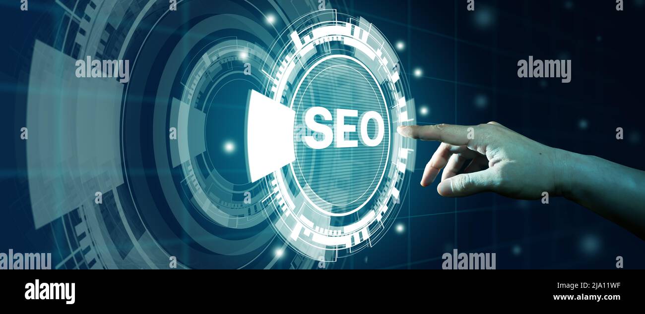 Ottimizzazione del motore di ricerca SEO. Man Finger toccare SEO Hologram. Marketing online digitale, media di marketing digitale e concetto di tecnologia Internet. Foto Stock