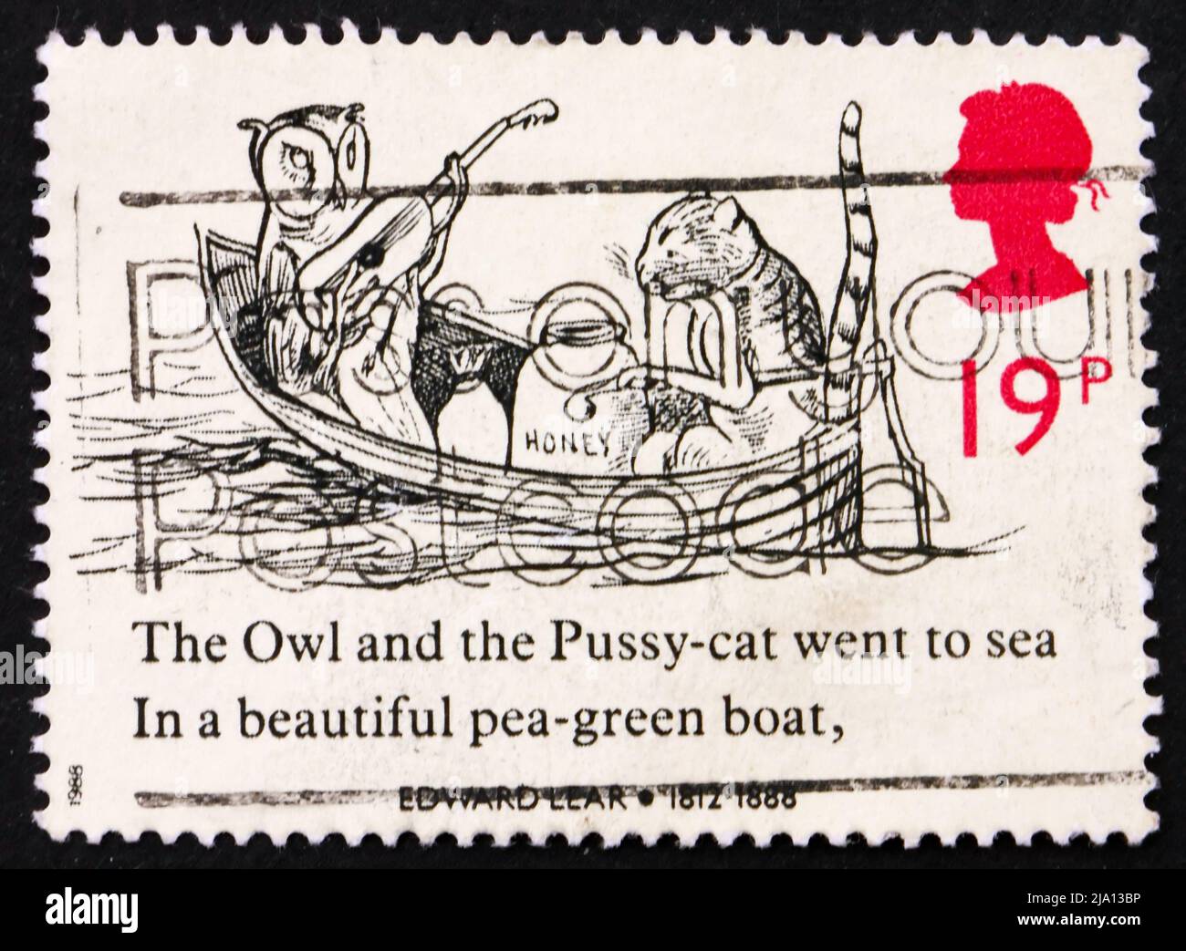 GRAN BRETAGNA – CIRCA 1988: Un francobollo stampato in Gran Bretagna mostra la Owl e il Pussycat in una barca, disegno di Edward Lear, circa 1988 Foto Stock