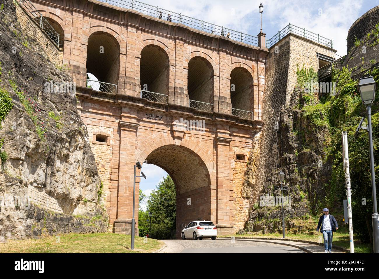 Lussemburgo città, maggio 2022. Vista panoramica del ponte del castello nel centro della città Foto Stock