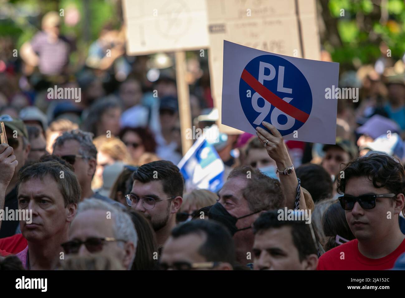 La più grande protesta contro il controverso Bill 96 in lingua francese si è tenuta a Montreal il 14 maggio. La protesta è stata organizzata da gruppi inglesi. Foto Stock