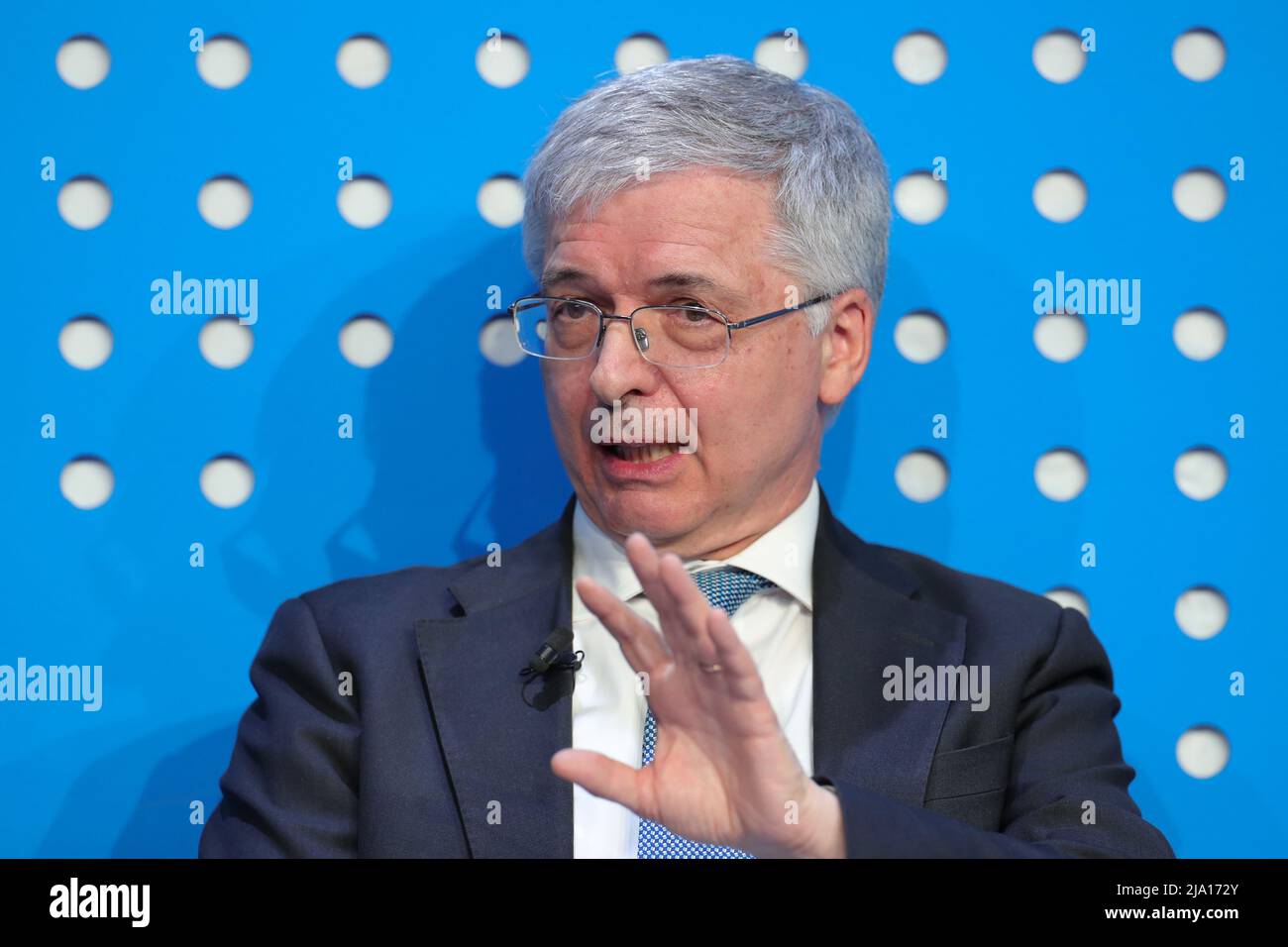 Davos, Svizzera. 25th maggio 2022. Il Ministro dell'Economia e delle Finanze italiano Daniele Franco partecipa a una sessione del Forum economico Mondiale (WEF) 2022, che si terrà a Davos, Svizzera, il 25 maggio 2022. La riunione annuale del WEF 2022 si tiene qui dal 22 al 26 maggio. Credit: Zheng Huansong/Xinhua/Alamy Live News Foto Stock
