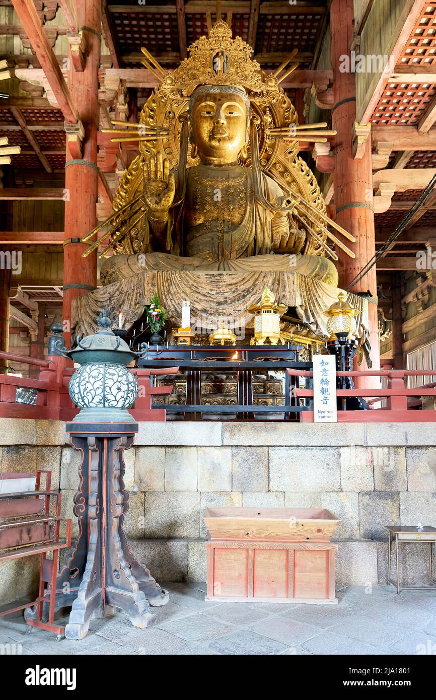 Giappone. Nara. Tempio Todai-ji. Statua di Nyoirin Kannon Foto Stock