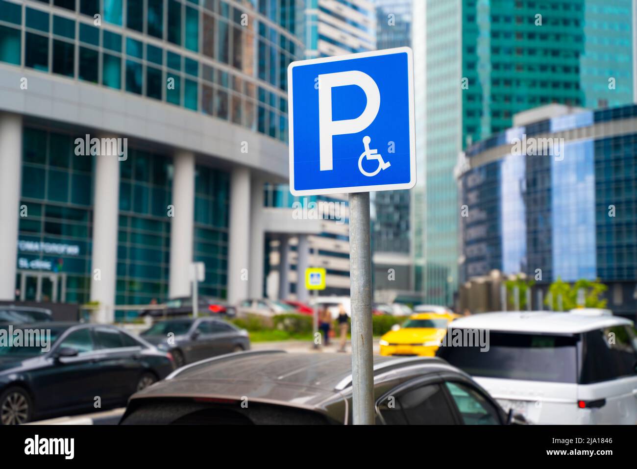 Parcheggio per disabili, Parcheggio per disabili. Foto di alta qualità Foto Stock