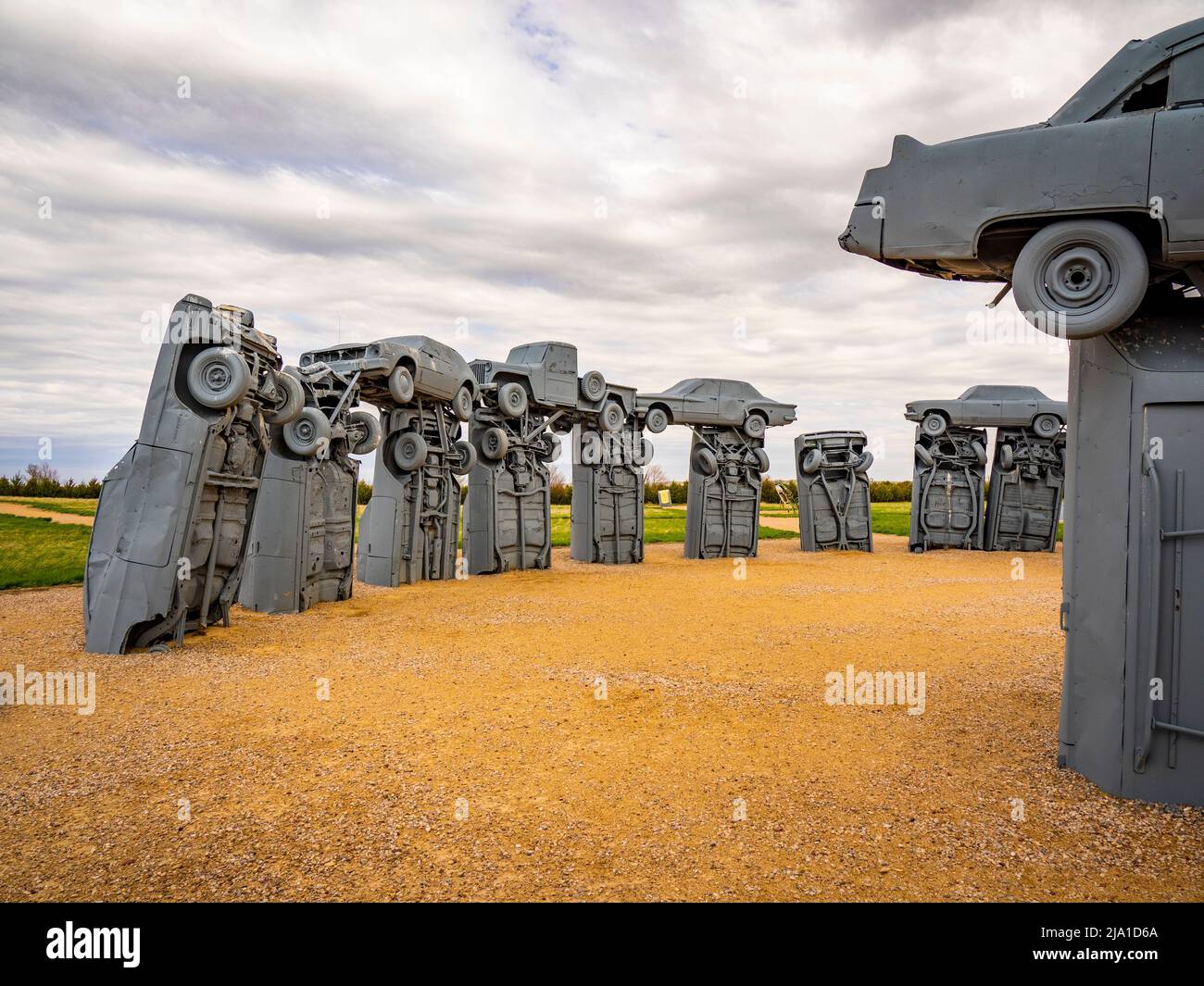 Carhenge è una replica di Stonehenge in Inghilterra che è creato da vecchie automobili da Jim Reindersin Alliance Nebraska USA Foto Stock